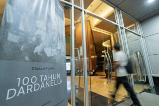 Diskusi Publik 100 Tahun Dardanella, di Teater Kecil, Taman Ismail Marzuki