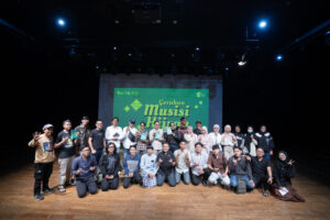Sesi foto bersama pasca diskusi publik.